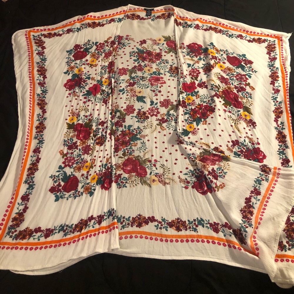 One size fits all Rue 21 brand floral shawl